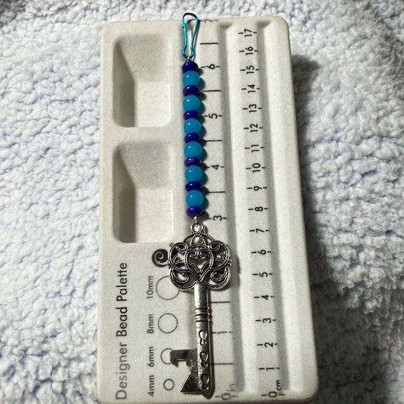 Handmade beaded keychain/purse charm, skeleton key bottle opener - Picture 1 of 3